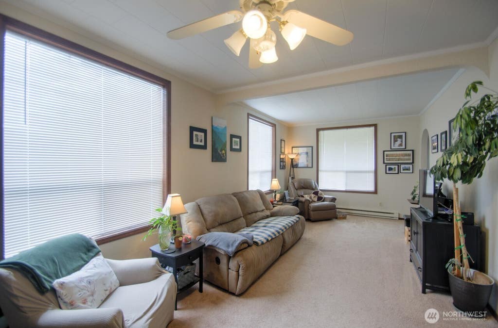 Photo of 664 NW New York Avenue, Chehalis, WA 98532 (MLS # 2563858)
