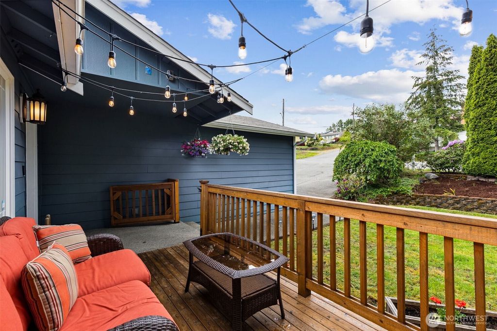 Photo of 805 10th Avenue, Milton, WA 98354 (MLS # 2371489)