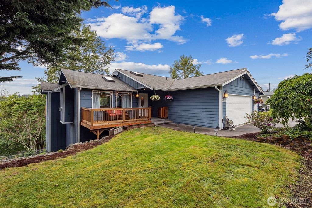 Photo of 805 10th Avenue, Milton, WA 98354 (MLS # 2371489)