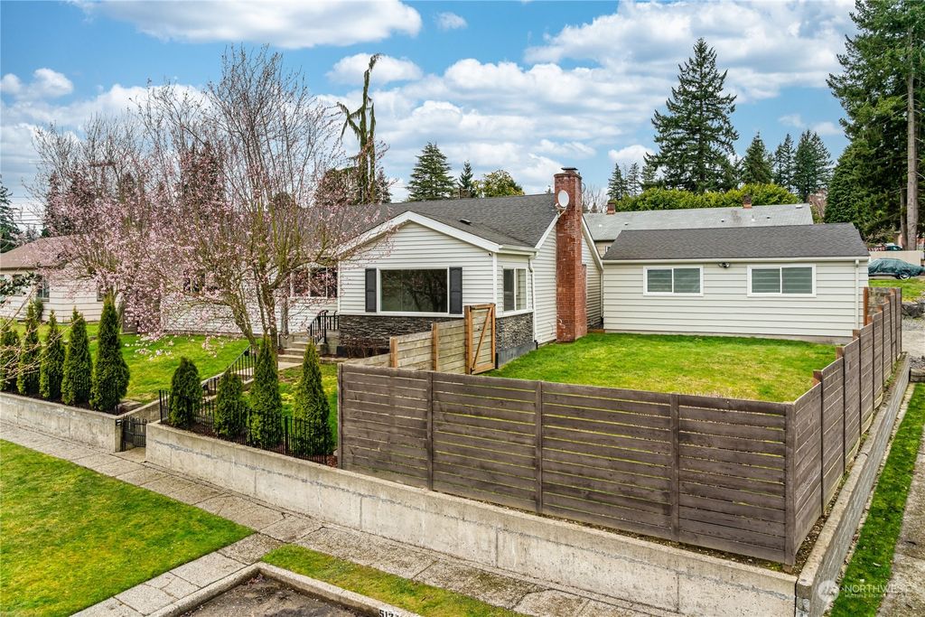 Photo of 5124 Woodlawn Avenue, Everett, WA 98203 (MLS # 2209377)