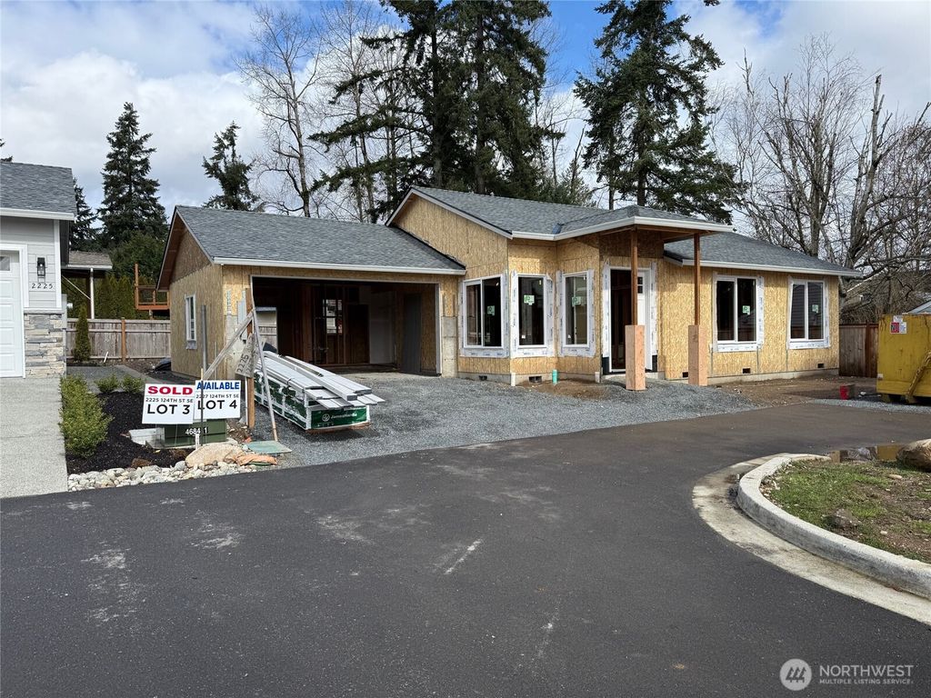 Photo of 2227 124th Street SE, Everett, WA 98208 (MLS # 2472174)