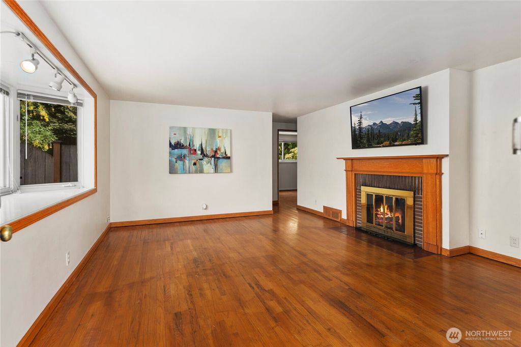 Photo of 17036 14th Avenue NE, Shoreline, WA 98155 (MLS # 2376904)