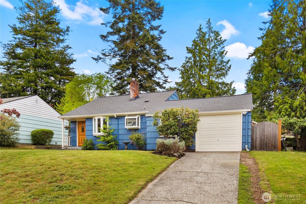 Photo of 17036 14th Avenue NE, Shoreline, WA 98155 (MLS # 2376904)