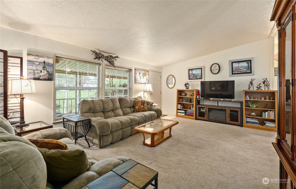 Photo of 18425 NE 95th Street #198, Redmond, WA 98052 (MLS # 2190548)