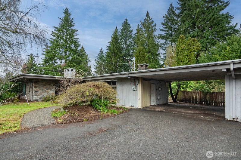 700 Reiten Road