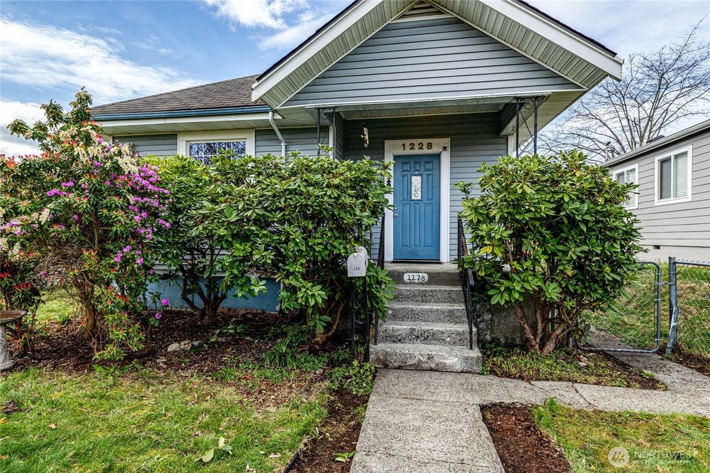 Photo of 1228 Lombard Avenue, Everett, WA 98201 (MLS # 2353010)