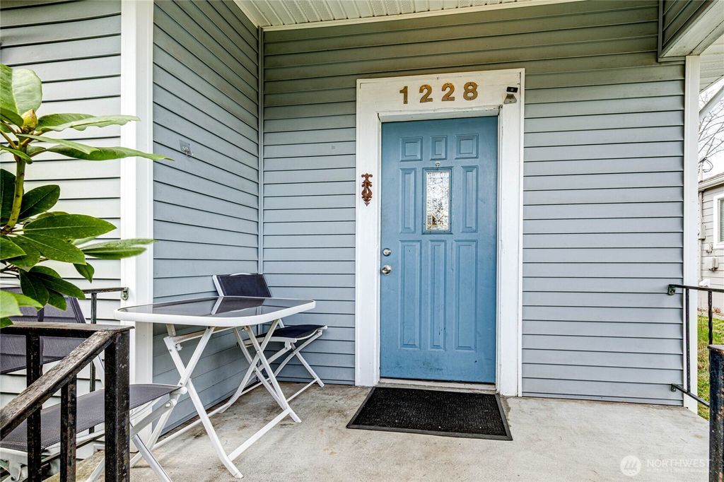 Photo of 1228 Lombard Avenue, Everett, WA 98201 (MLS # 2353010)