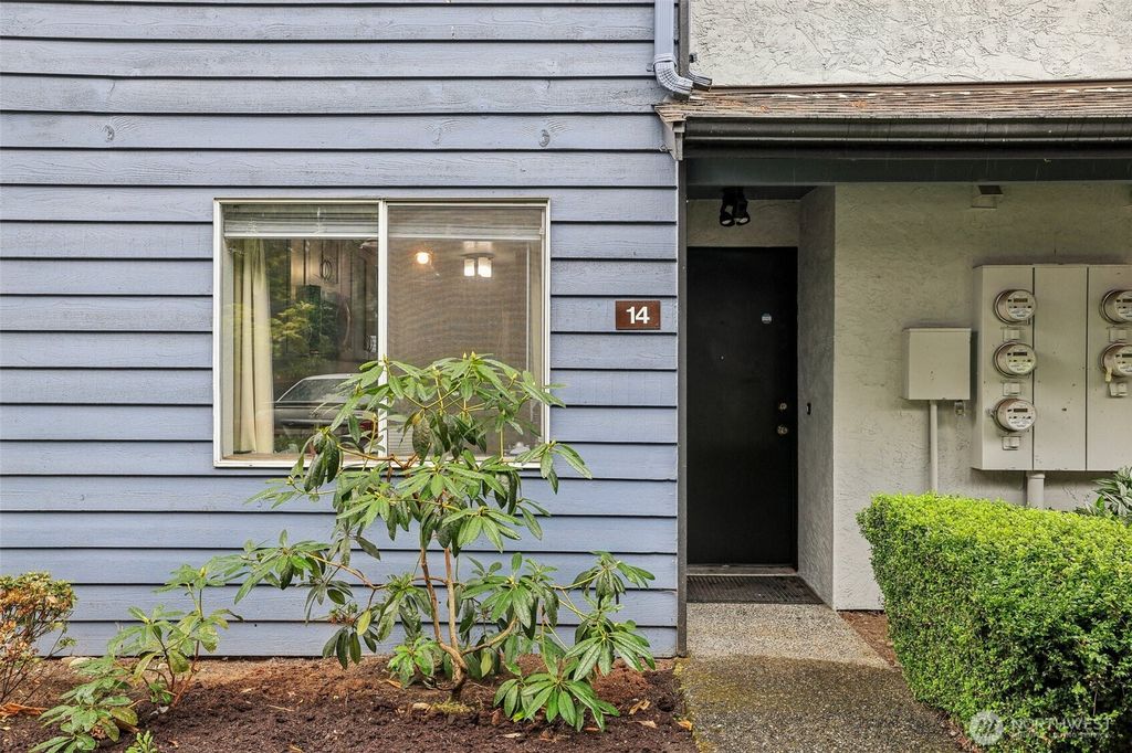 Photo of 280 NW Newport Way #B14, Issaquah, WA 98027 (MLS # 2423939)