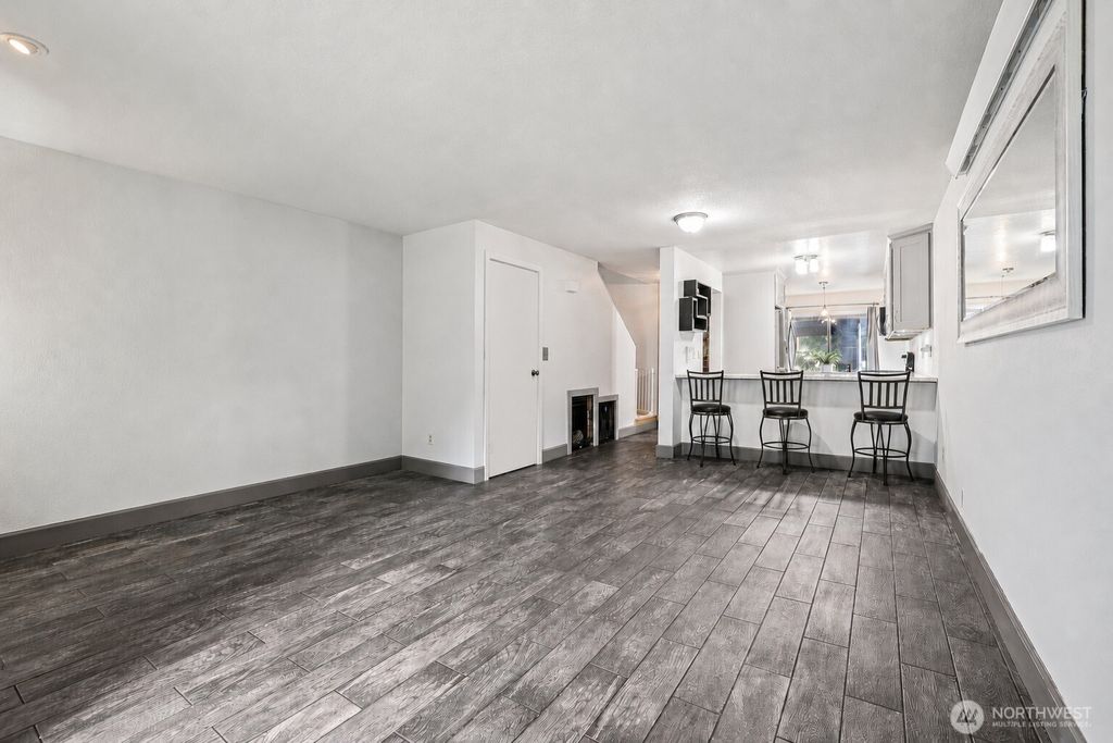 Photo of 280 NW Newport Way #B14, Issaquah, WA 98027 (MLS # 2423939)