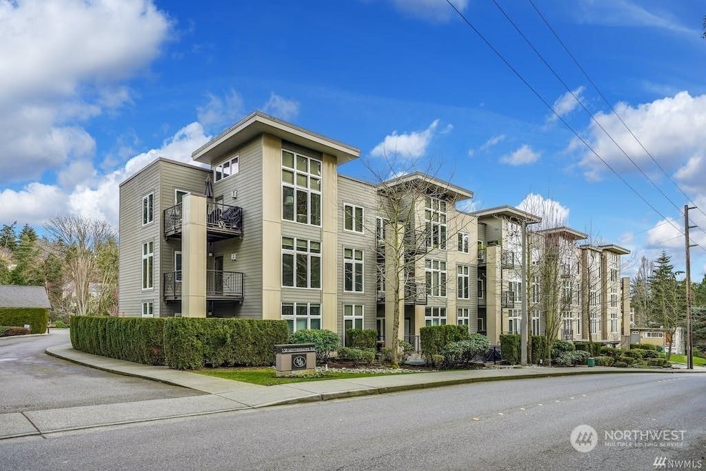 Photo of 150 102nd Avenue SE #101, Bellevue, WA 98004 (MLS # 2136288)
