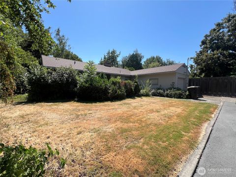 Photo of 1226 Grant Street, Walla Walla, WA 99362 (MLS # 2443123)