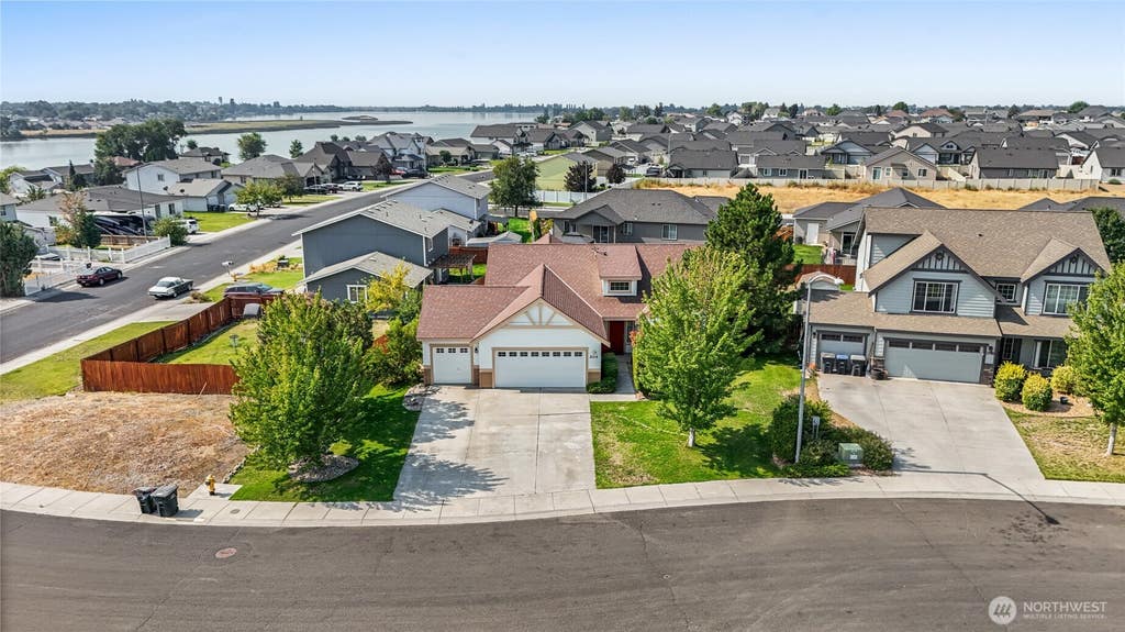 Photo of 204 N Wellington Street, Moses Lake, WA 98837 (MLS # 2574460)