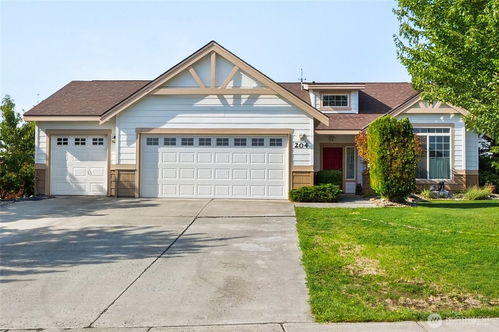 Photo of 204 N Wellington Street, Moses Lake, WA 98837 (MLS # 2574460)