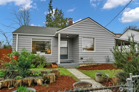Photo of 4221 S Willow Street S, Seattle, WA 98118 (MLS # 2484068)