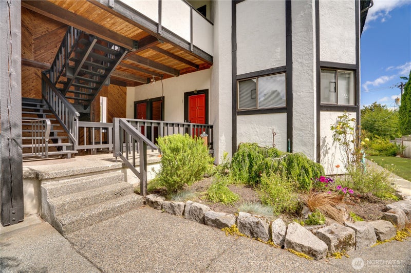 809 N G Street 201