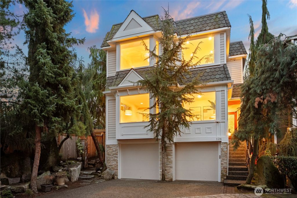 Photo of 126 6th Court, Kirkland, WA 98033 (MLS # 2472397)