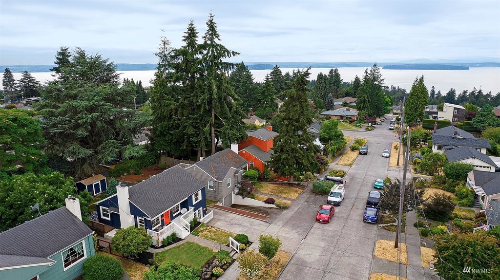 Photo of 4131 SW Portland Street, Seattle, WA 98136 (MLS # 1981087)