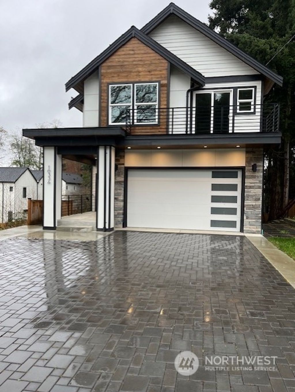 Photo of 10336 Wallingford Avenue N, Seattle, WA 98133 (MLS # 2218937)