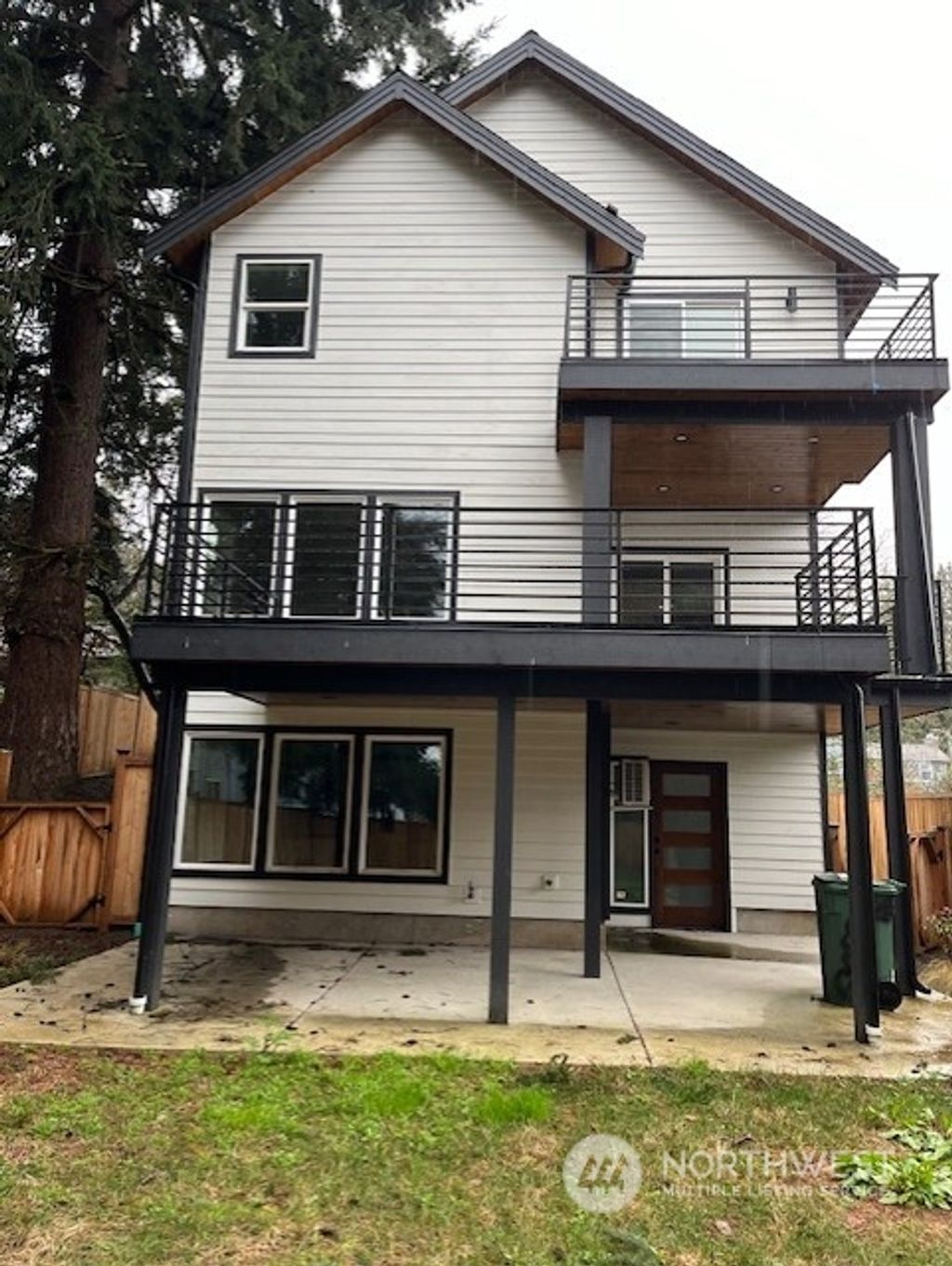 Photo of 10336 Wallingford Avenue N, Seattle, WA 98133 (MLS # 2218937)