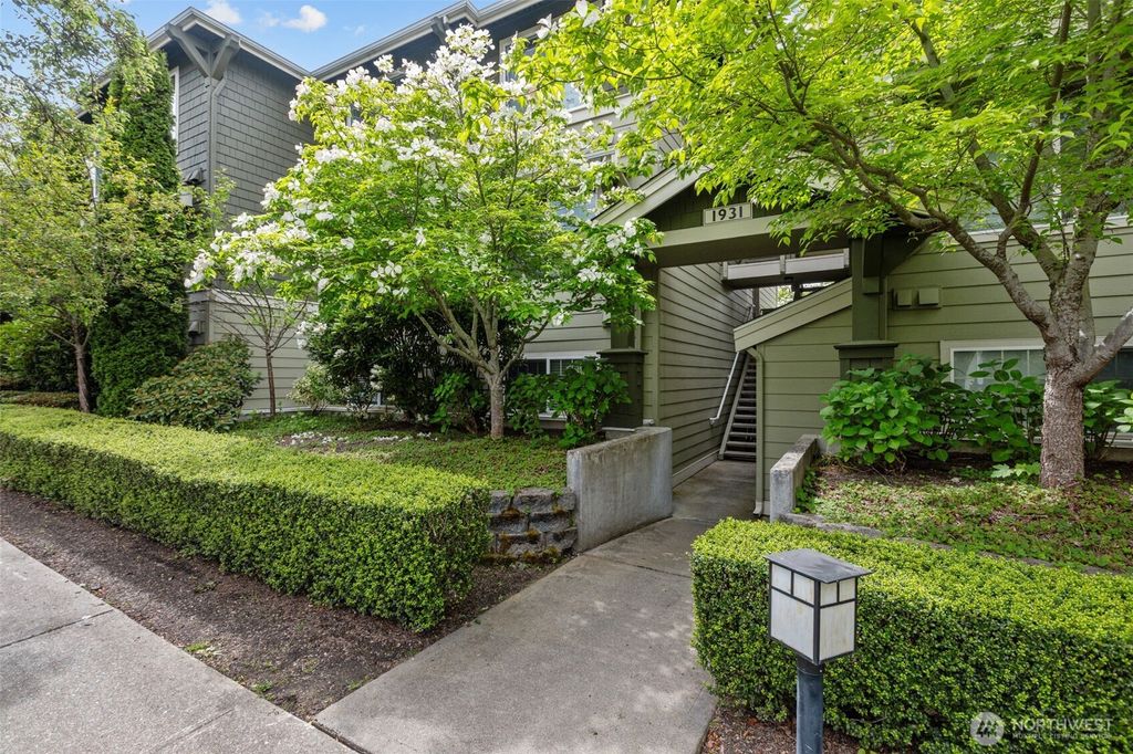 Photo of 1931 23rd Place NE #202, Issaquah, WA 98029 (MLS # 2525029)