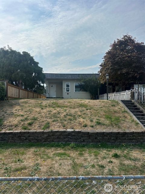 Photo of 3514 Hoyt Ave Ave, Everett, WA 98201 (MLS # 2431217)