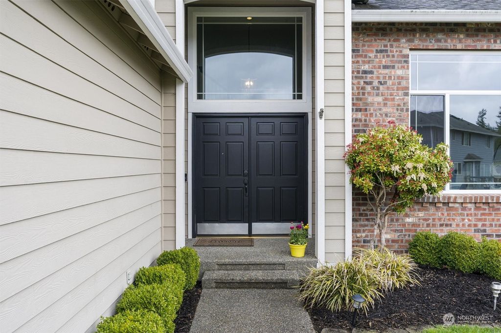 Photo of 815 191st Street SW, Lynnwood, WA 98036 (MLS # 2056108)