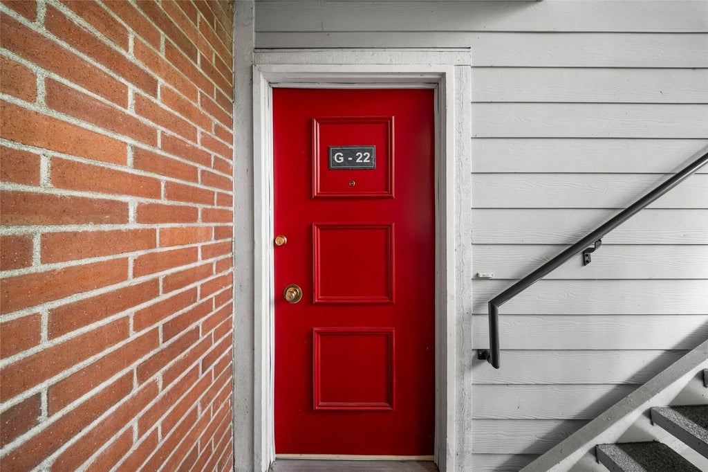 Photo of 15214 NE 8th Street #G22, Bellevue, WA 98007 (MLS # 2599343)
