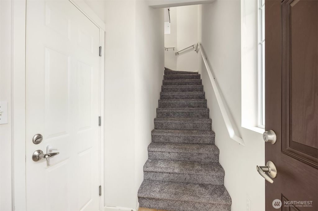 Photo of 21404 S 40th Place #F, SeaTac, WA 98198 (MLS # 2478093)