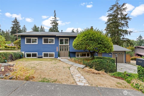 Photo of 14859 NE 13th Street, Bellevue, WA 98007 (MLS # 2575156)