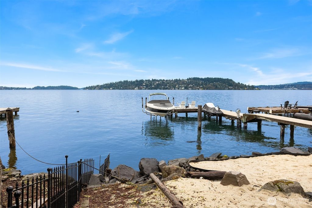 Photo of 10220 Rainier Avenue S, Seattle, WA 98178 (MLS # 2490692)