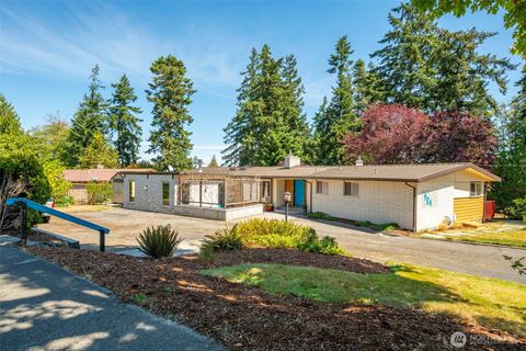 Photo of 984 SW 6th Avenue, Oak Harbor, WA 98277 (MLS # 2424537)