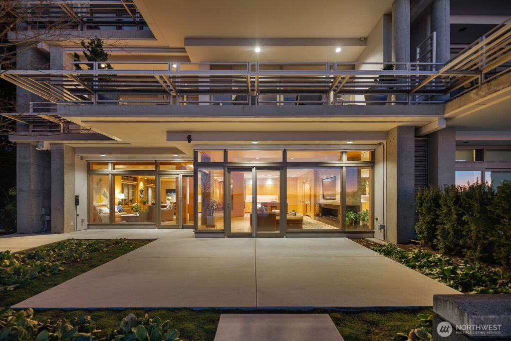 Photo of 5505 Lake Washington Boulevard NE #1-E, Kirkland, WA 98033 (MLS # 2468153)