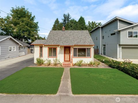 Photo of 1820 E 33rd Street, Vancouver, WA 98663 (MLS # 2493918)