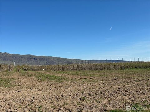 Photo of 565 S Van Well Avenue, East Wenatchee, WA 98802 (MLS # 2507029)