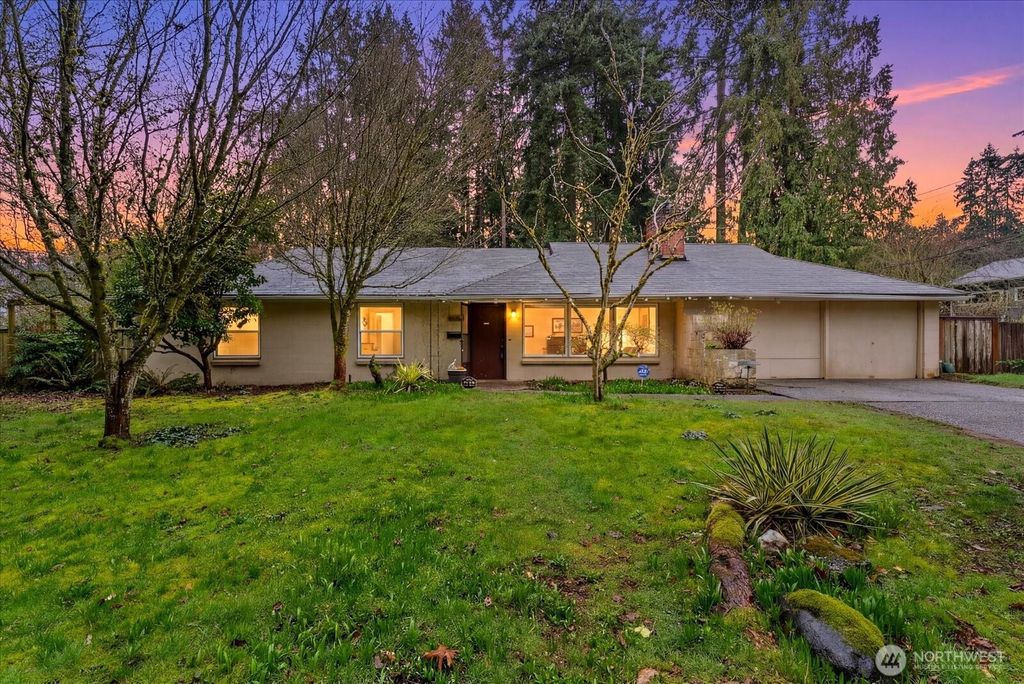 Photo of 2515 NE 168th Street, Shoreline, WA 98155 (MLS # 2484613)