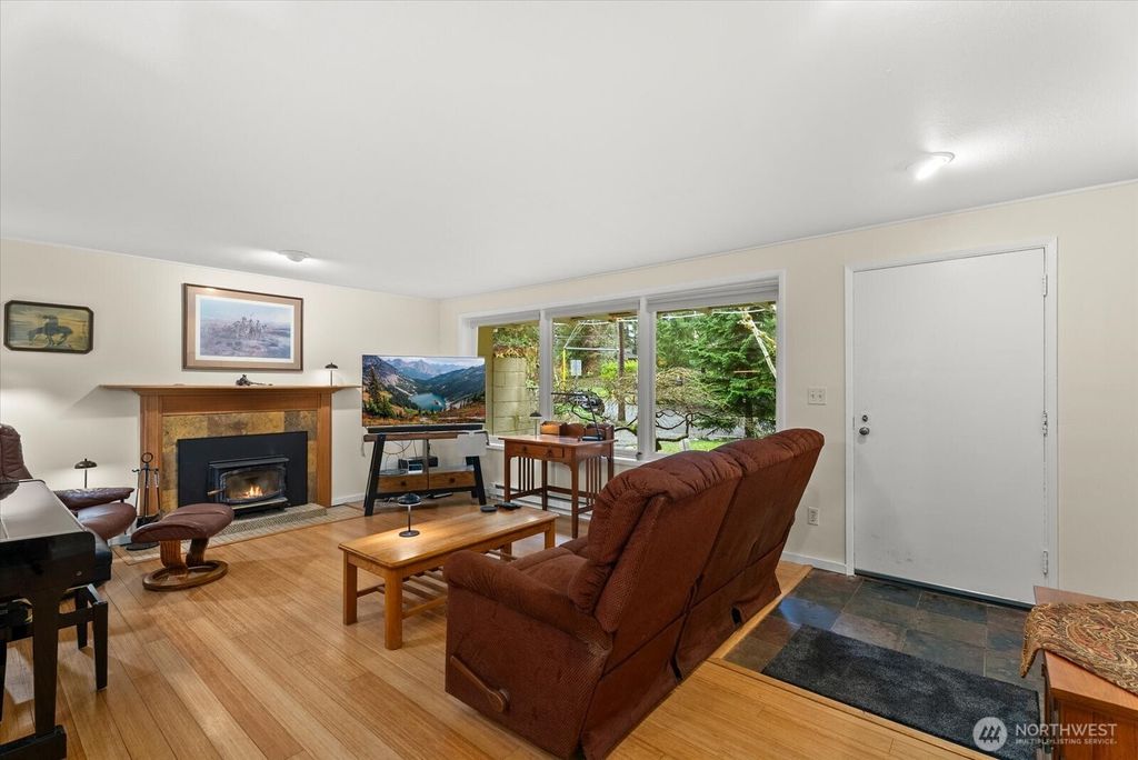 Photo of 2515 NE 168th Street, Shoreline, WA 98155 (MLS # 2484613)