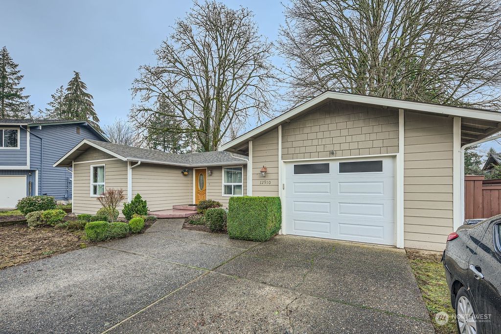 Photo of 12910 SE 158th Place, Renton, WA 98058 (MLS # 2314557)