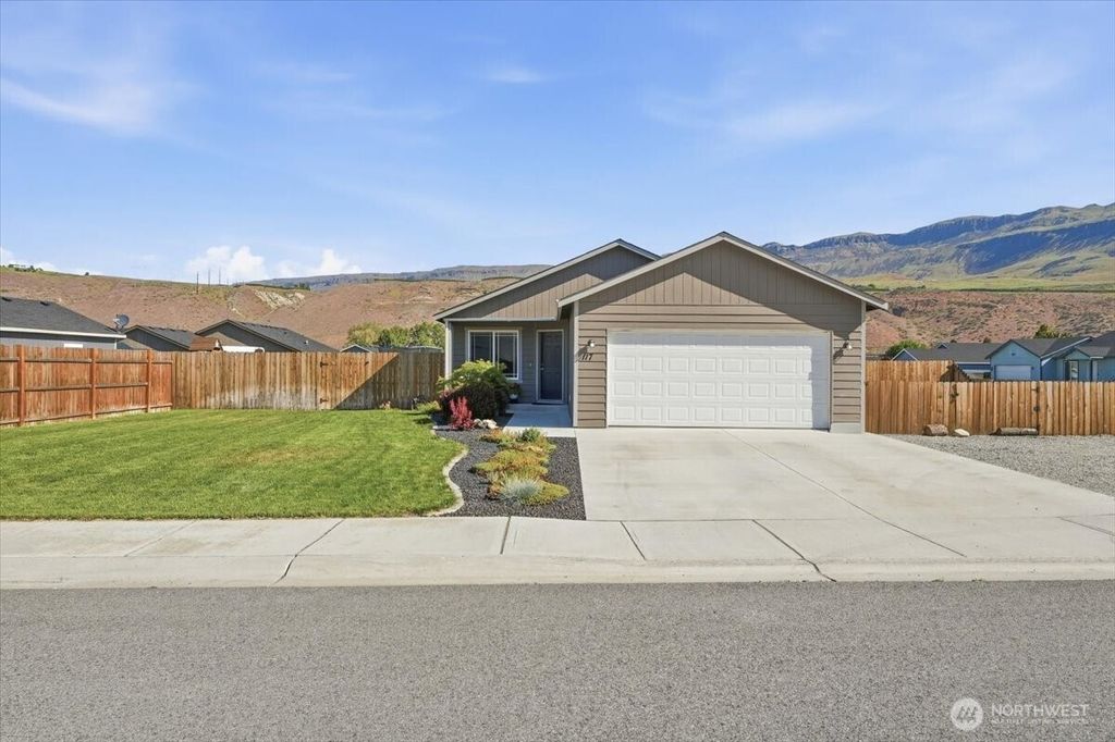 Photo of 117 Island Loop Road, Rock Island, WA 98850 (MLS # 2518885)