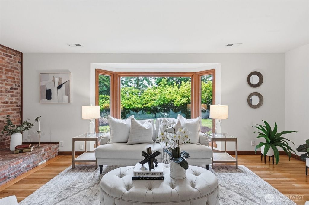 Photo of 2503 125th Avenue NE, Bellevue, WA 98005 (MLS # 2496867)