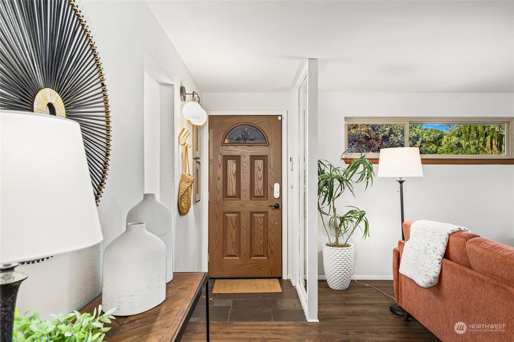 Photo of 12552 39th Avenue NE, Seattle, WA 98125 (MLS # 2324636)