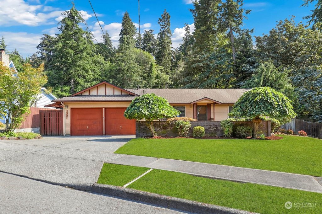 Photo of 1321 S 263rd Street, Des Moines, WA 98198 (MLS # 2278600)