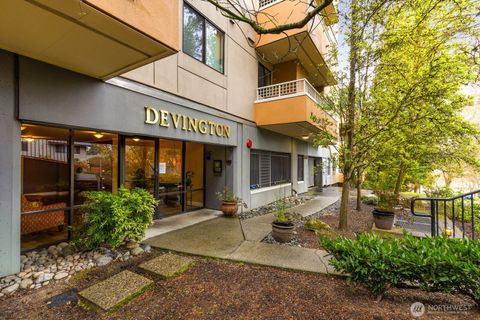 Photo of 7600 SE 29th St St #311, Mercer Island, WA 98040 (MLS # 2502461)