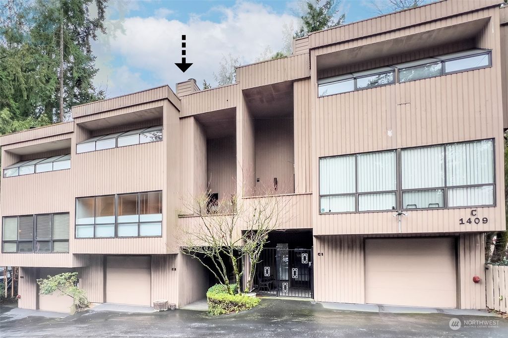 Photo of 1409 N 200th Street #C2, Shoreline, WA 98133 (MLS # 2218709)