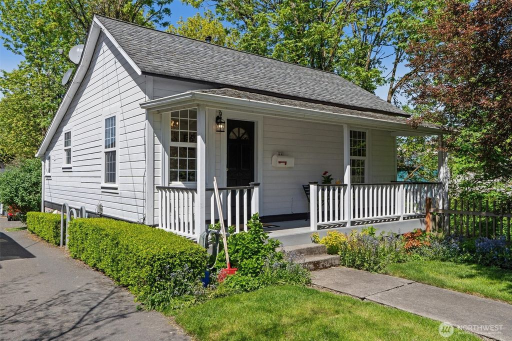 Photo of 60 Cedar Avenue, Snohomish, WA 98290 (MLS # 2516025)