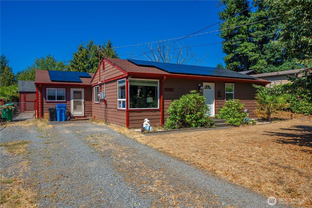 Photo of 17563 12th Avenue NE, Shoreline, WA 98155 (MLS # 2425842)