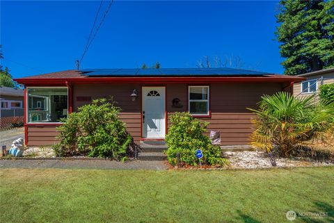 Photo of 17563 12th Avenue NE, Shoreline, WA 98155 (MLS # 2425842)