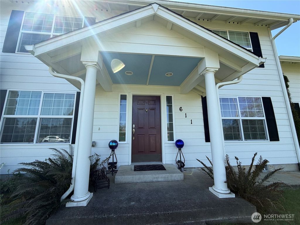Photo of 611 Andrews Avenue, Cosmopolis, WA 98537 (MLS # 2512817)