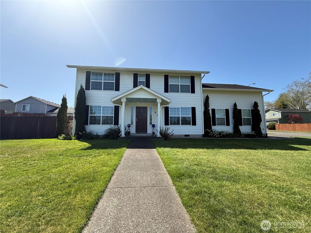 Photo of 611 Andrews Avenue, Cosmopolis, WA 98537 (MLS # 2512817)
