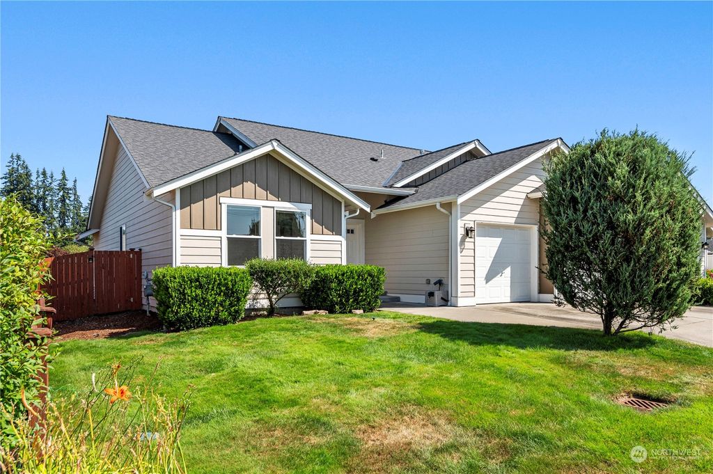 Photo of 4727 88th Place NE #B, Marysville, WA 98270 (MLS # 2274707)