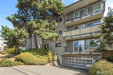 Photo of 11556 Greenwood Avenue N #102, Seattle, WA 98133 (MLS # 2585974)